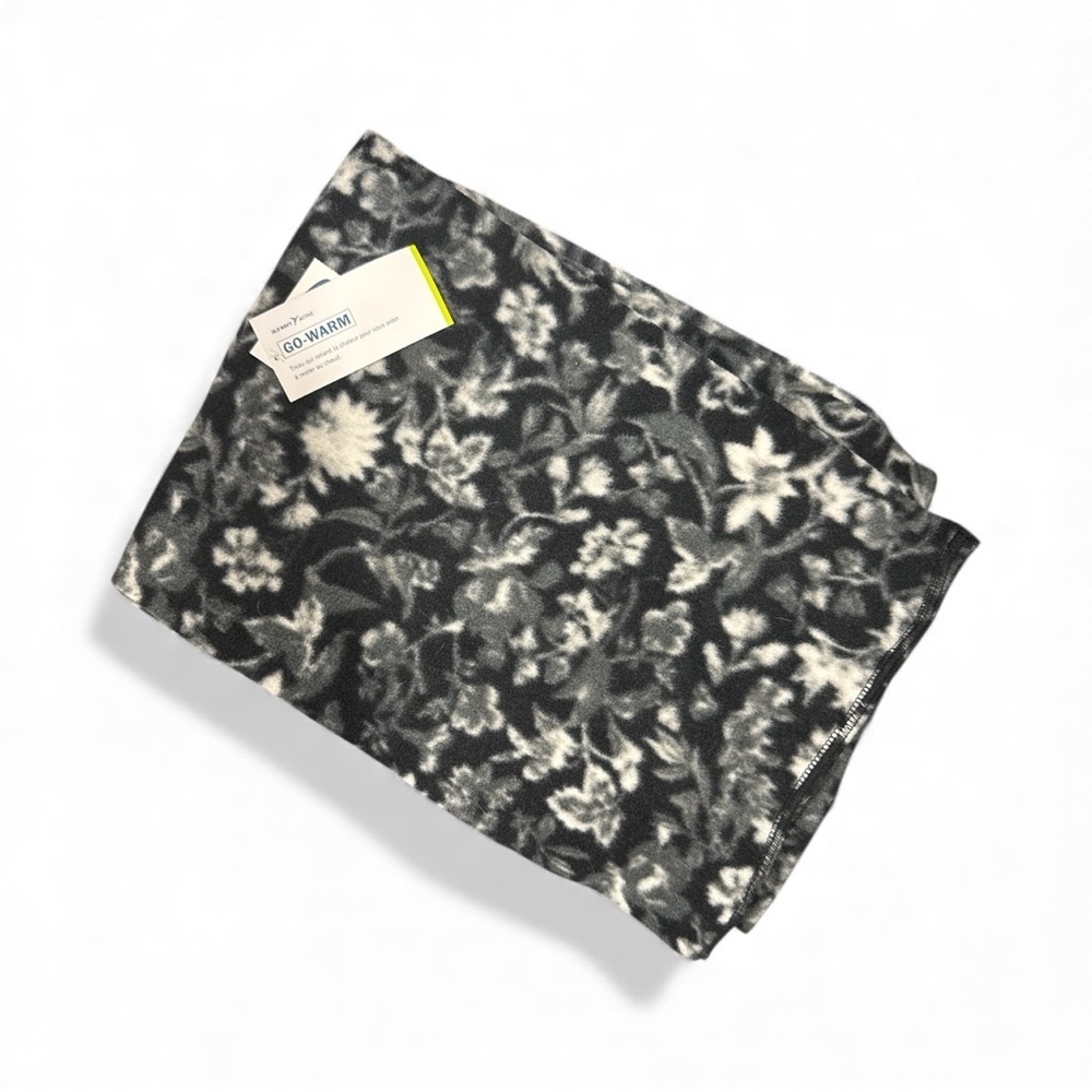 Old Navy, go warm, fleece scarf. - Picture 3 of 4
